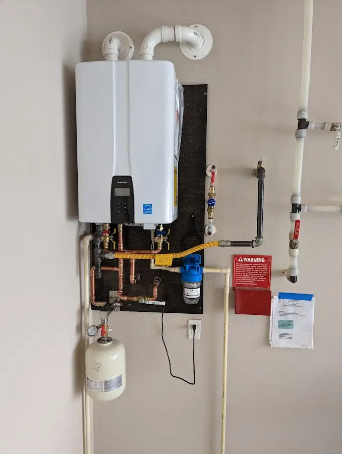 Professional plumber installing copper piping in a Conemaugh home